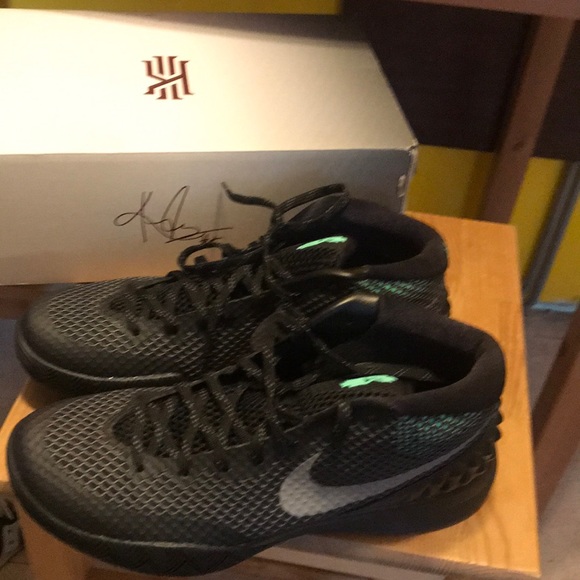 Kyrie 1- green glow/Black/silver/Grey - Picture 2 of 3